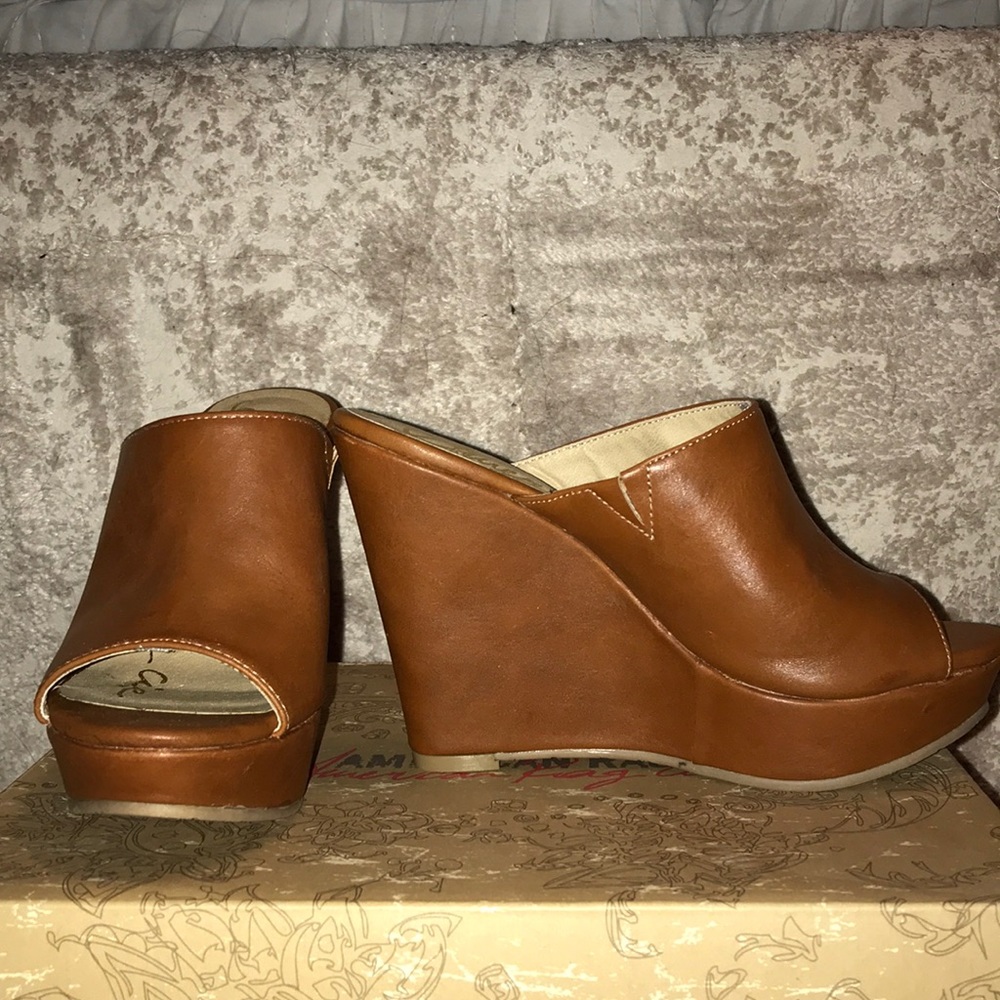 Never worn tan wedges